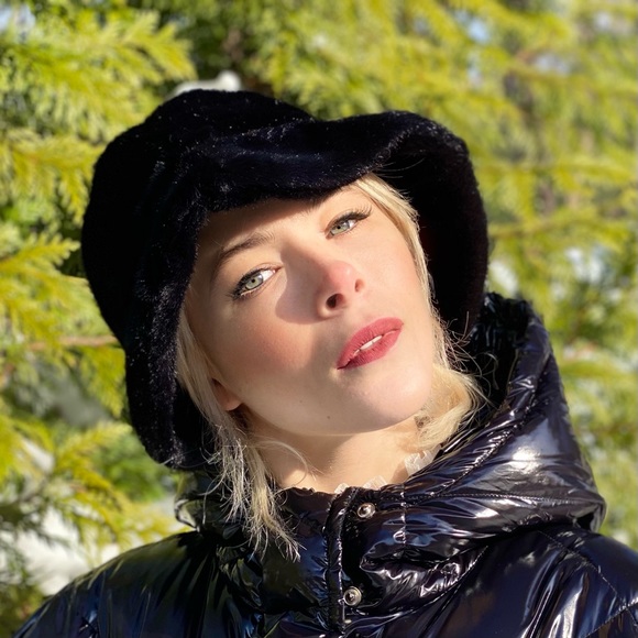 Meet your Posher, Lanna - Picture 1 of 1